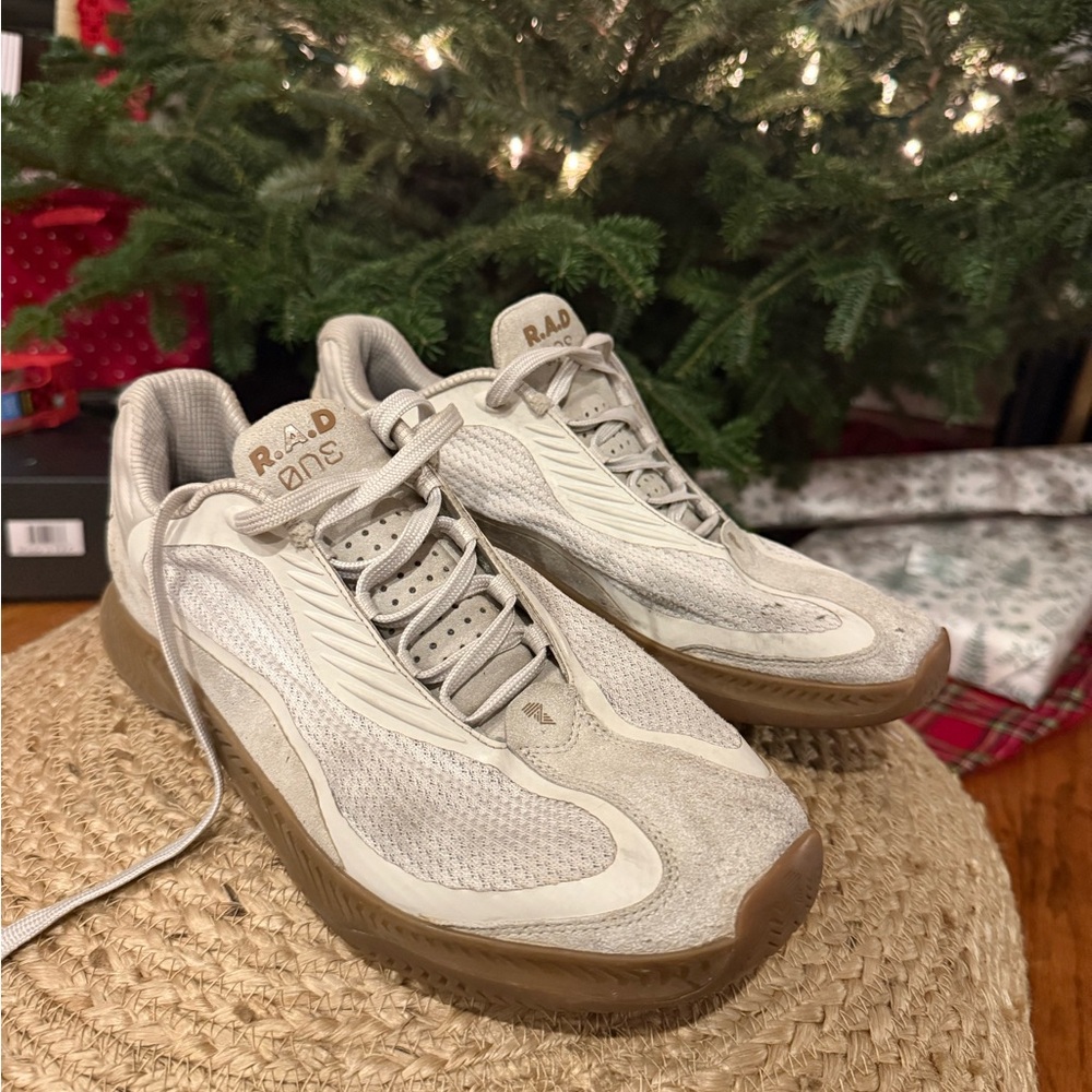 Men's Beige Athletic Sneakers - Neutral Gum Sole